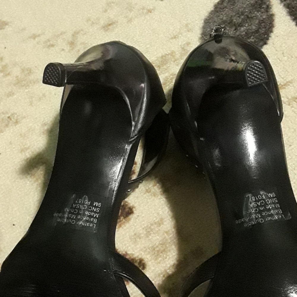 heels - Picture 4 of 5